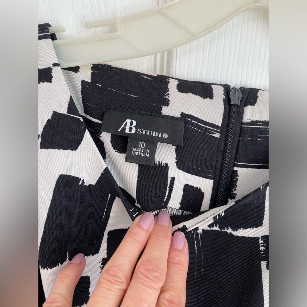 Chic AB studios Black and White Patterned Dress - Picture 2 of 5